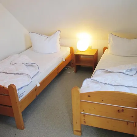 Doppelhaushaelfte Mit Windgeschuetzter Terrasse Holiday home