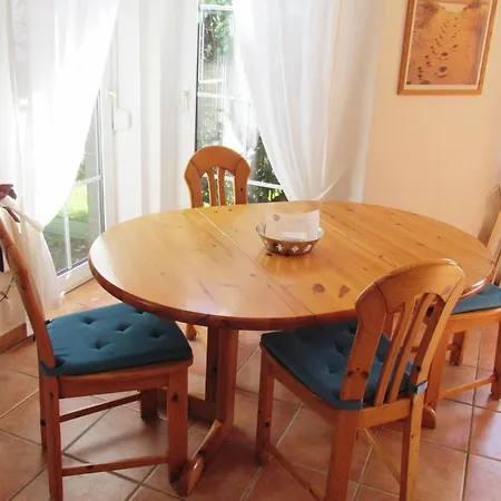 Doppelhaushaelfte Mit Windgeschuetzter Terrasse Holiday home *
