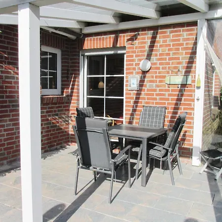 Doppelhaushaelfte Mit Windgeschuetzter Terrasse